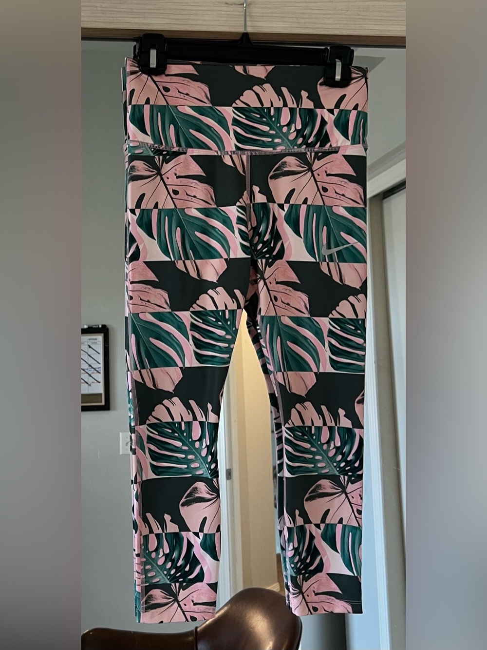 Nike Dri-Fit Women's Size Medium M Pink Boxed Botanical Fast Crop Leggings